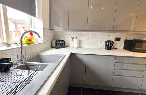 Liverpool Casa | Huge House | Free Parking | Quiet Location