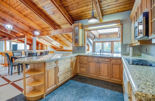 Scarborough Casa | Huge house near bluffers park and beach, 25 minutes to Toronto downtown.