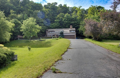Scarborough Casa | Huge house near bluffers park and beach, 25 minutes to Toronto downtown.