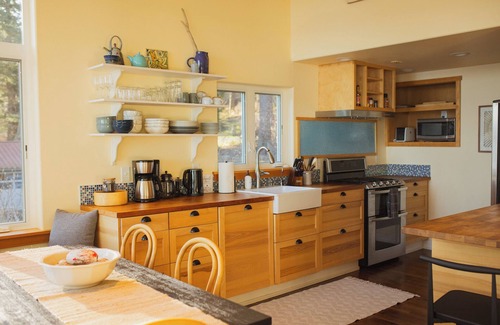 Lummi Island Casa | HUGE House-Ocean Views-Hot tub!-pet friendly