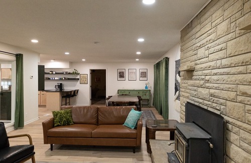 Wichita Casa | Huge House with a huge yard walking distance to Wichita State University.