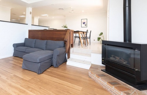 Whoota Casa | Wallis Lakehouse, Pacific Palms