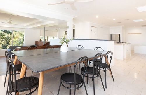 Whoota Casa | Wallis Lakehouse, Pacific Palms