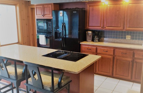 Fairfield Beach Casa | Huge Lakehouse With Spectacular Waterfront Views