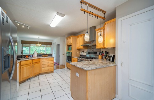 Asheville Casa | 6-BD 5-BA Lodge. 1. 5 millas a la ciudad, 4400 pies cuadrados, vistas al monte, duerme 12-18, mascotas OK!