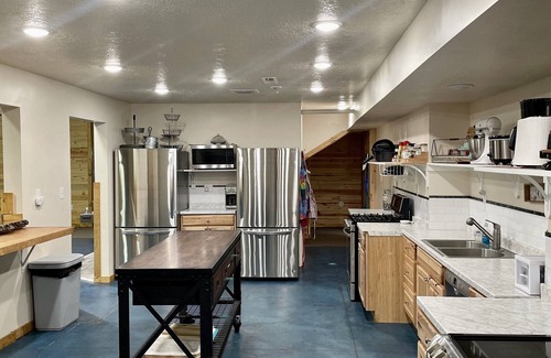Lava Hot Springs Casa | Huge Lodge in Lava Hot Springs, Idaho 10 bedrooms sleeps 40+