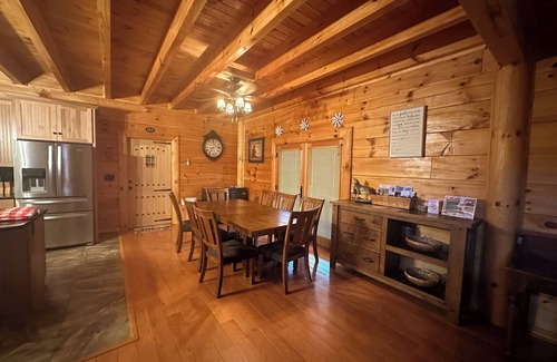 Dobson Casa | Huge Lodges side by side with 10 rooms in Mt Airy North Carolina Wine Country