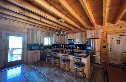 Dobson Casa | Huge Lodges side by side with 10 rooms in Mt Airy North Carolina Wine Country