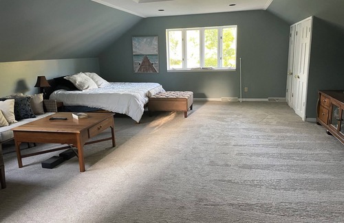 Colgate Apartamento | Huge Loft by Pewaukee Lake