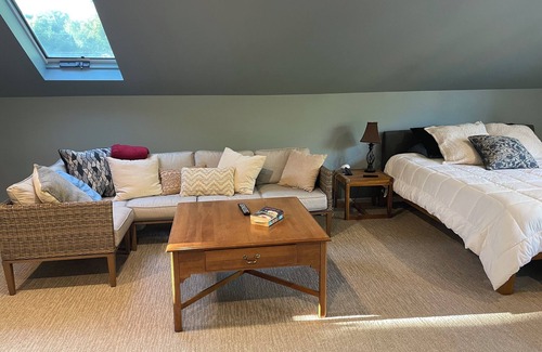 Colgate Apartamento | Huge Loft by Pewaukee Lake