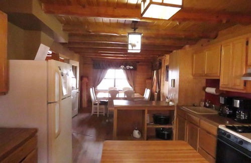 Jasper Cabina | Cabaña de troncos enorme, ideal para reuniones familiares y retiros de iglesias / empresas