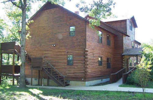 Jasper Cabina | Cabaña de troncos enorme, ideal para reuniones familiares y retiros de iglesias / empresas