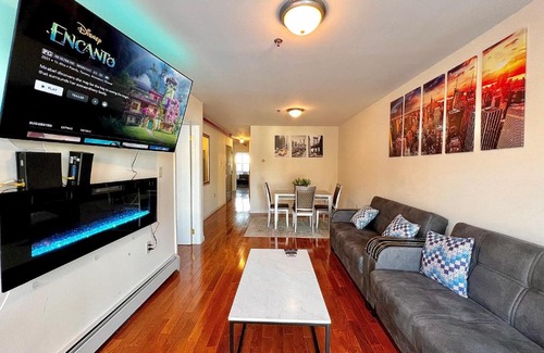 Queens Apartamento | HUGE & LUXURY 3 Bed-Apt Queens NYC. A Hidden Gem