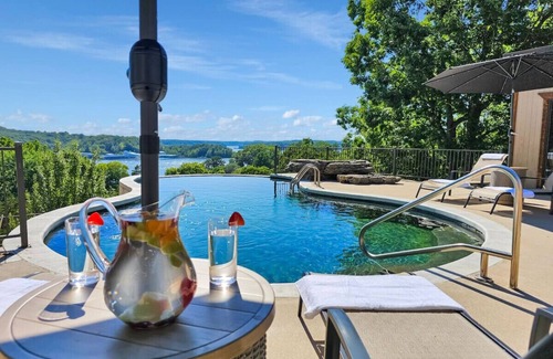 Linn Creek Casa | Huge Mansion / Pool / Sleeps 30+