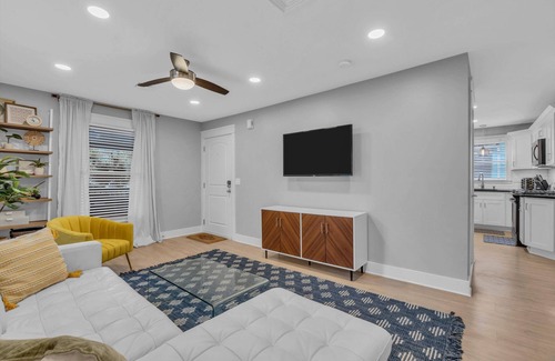Asbury Park Casa | ¡Nuevo apartamento moderno con porche delantero, a 2 cuadras de la playa!