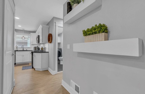 Asbury Park Casa | ¡Nuevo apartamento moderno con porche delantero, a 2 cuadras de la playa!