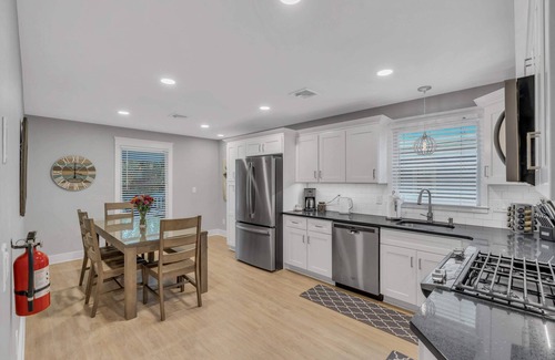 Asbury Park Casa | ¡Nuevo apartamento moderno con porche delantero, a 2 cuadras de la playa!