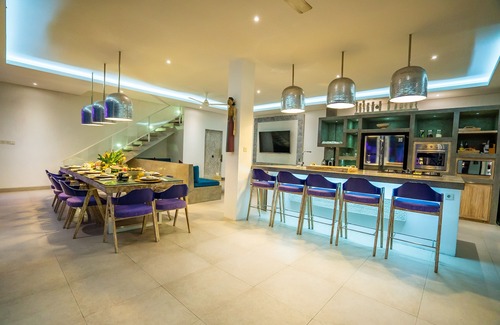 Sunset Road Villa | VILLA MODERNA, 14 PERSONAS, GRAN PISCINA, PERSONAL DEL HOGAR, SEMINYAK