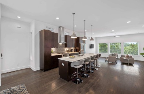 Berry Hill Casa | Huge Nashville Home - 1 King / 6 Queens & Balcony