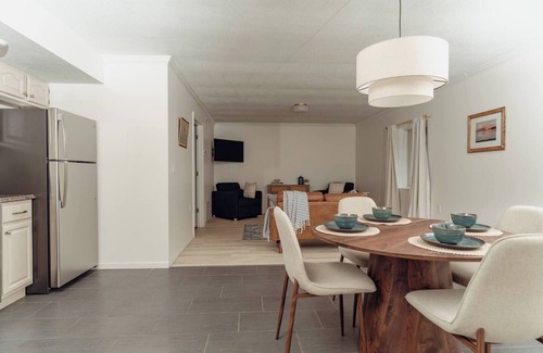 Conneaut Lakeshore Apartamento | Huge, One Bedroom Apartment w/Balcony