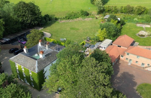 East Drayton Cabina | Huge open plan cabin in Weston, Newark hot tub WiFi wood stove pets parking