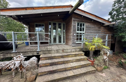East Drayton Cabina | Huge open plan cabin in Weston, Newark hot tub WiFi wood stove pets parking