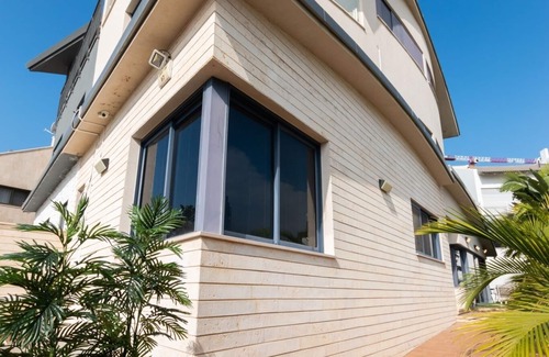 Rishon LeTsiyon Villa | Huge Pampering Villa 5 BR with Jacuzzi