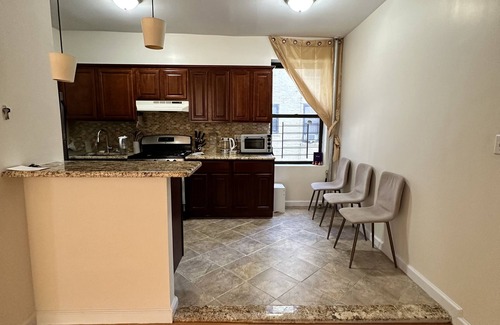 Washington Heights Apartamento | HUGE Chic 1-bedroom apartment in fabulous New York with AC & WiFi