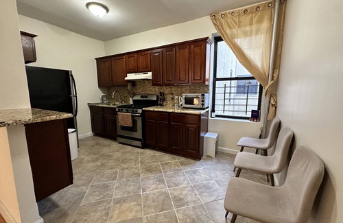 Washington Heights Apartamento | HUGE Chic 1-bedroom apartment in fabulous New York with AC & WiFi