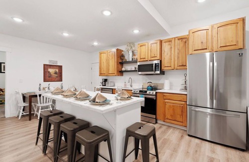 Riverton Casa | HUGE reunion ctr 30+, 16 BR, 8.5 bath, pets