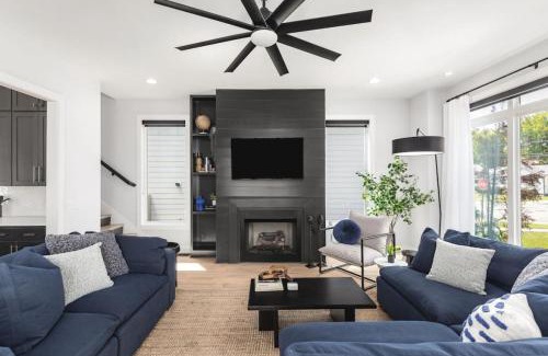 Cleveland Park Casa | Huge Rooftop Patio at this Stunning Spacious House