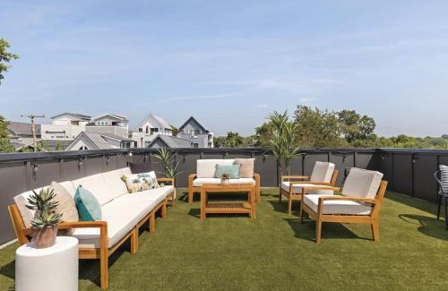 Cleveland Park Casa | Huge Rooftop Patio at this Stunning Spacious House