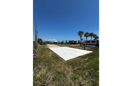 Crystal Beach Alquiler De RV | Huge RV Campsite less than a mile from the beach!