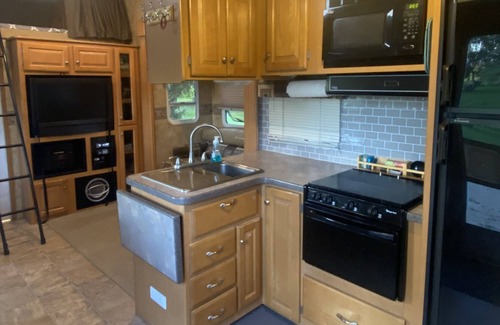 Powell Casa | Huge RV in a quiet, country location, Sleeps 8-12.