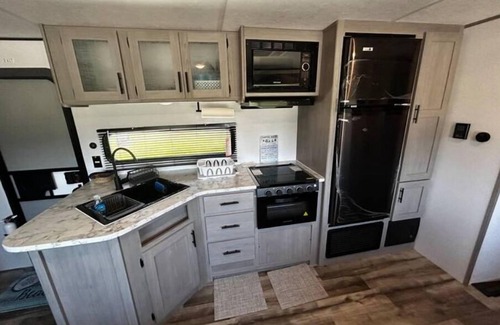 Crystal Beach Alquiler De RV | Huge RV w/4 bed Bunkhouse close to the beach!