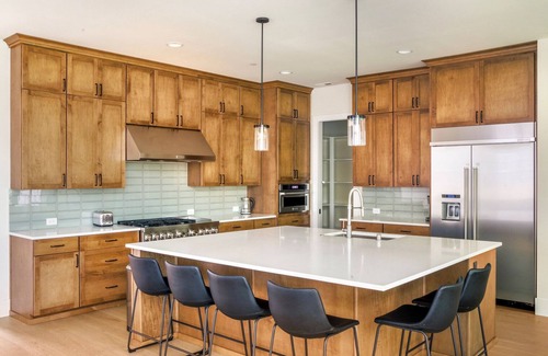 Sammamish Casa | Huge Sammamish 5BR w/ Backyard & Garage, near Park, by Blueground