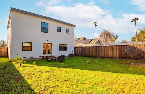 Northside Casa | Huge San Jose 5BR w/ Private Backyard & 2-Car Garage, by Blueground