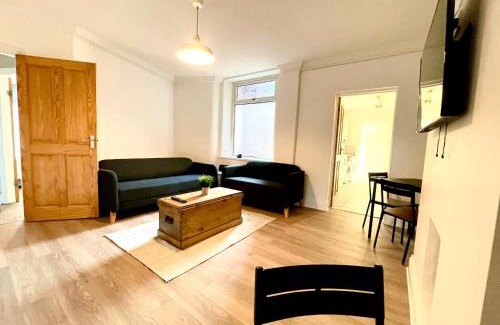 Heaton Apartamento | Huge serviced Apartment with FREE PARKING