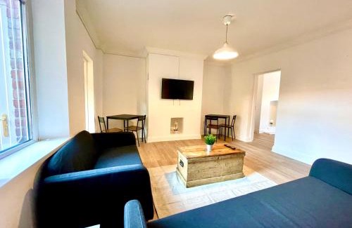 Heaton Apartamento | Huge serviced Apartment with FREE PARKING
