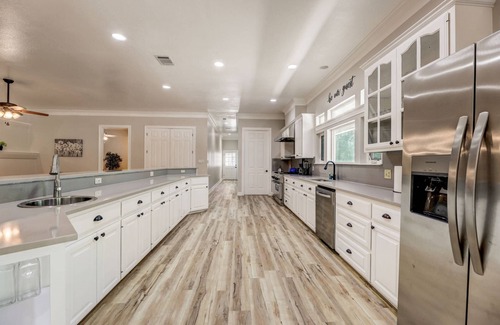 Cedar Creek Casa | Huge Single Story Updated Home with 2 Masters, Game Room, Pool, and a Garage