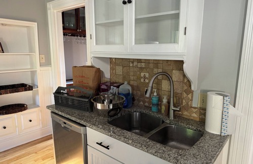 Norwichtown Casa | Huge Spacious 7-bedroom house with WiFi, AC and a Pool in wonderful Norwich