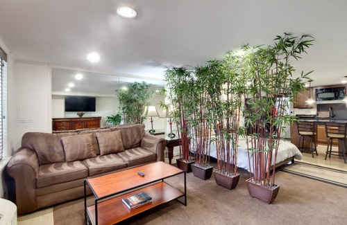 Old Town West Apartamento | Huge Studio/Temp Control Mattress/Free Parking