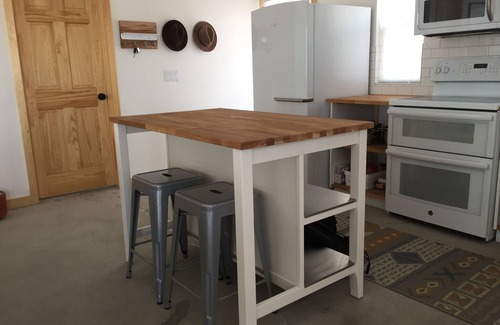 Joshua Tree Cabina | Huge Views in North Joshua Tree w/ Outdoor Bathtub & Shower