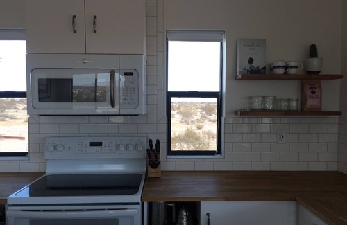 Joshua Tree Cabina | Huge Views in North Joshua Tree w/ Outdoor Bathtub & Shower