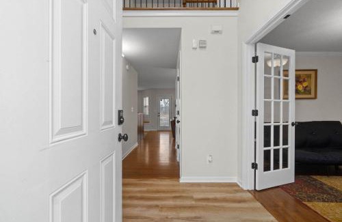 Clarksville Casa | Huge Yard&Deck Mins to Airport - Beds on Brewster