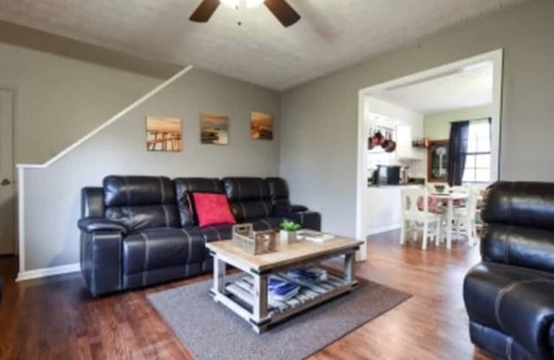 Athens Casa | Huge Yard & Mins to UGA - The Glory Glory Doghouse