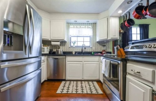Athens Casa | Huge Yard & Mins to UGA - The Glory Glory Doghouse