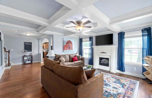 Clarksville Casa | Huge Yard & Patio Near Downtown - Sage Cottage