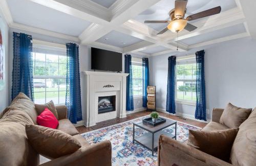 Clarksville Casa | Huge Yard & Patio Near Downtown - Sage Cottage