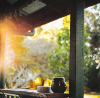 Yeppoon Casa | Hughes Hideaway - 2BR Cottage on 1 Acre w Air Con, King Beds